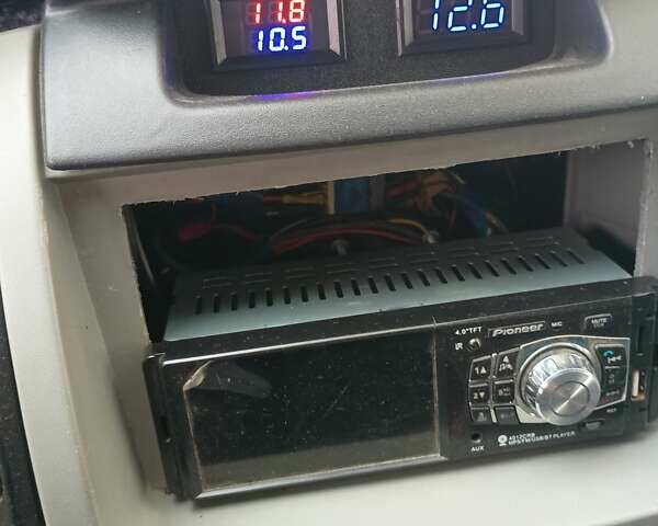 Белый Опель Виваро, объемом двигателя 2.5 л и пробегом 252 тыс. км за 7500 $, фото 11 на Automoto.ua