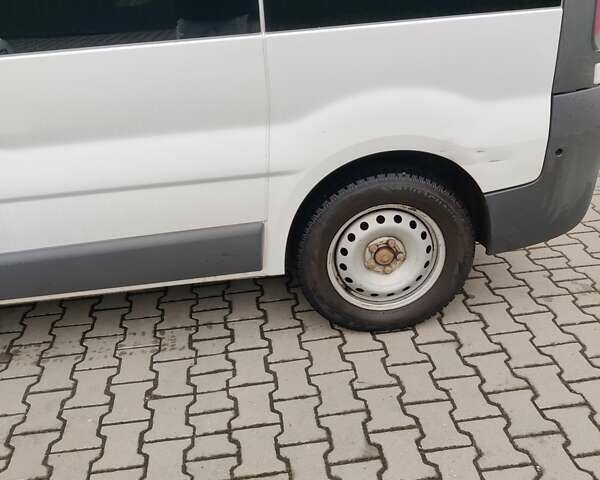 Белый Опель Виваро, объемом двигателя 1.87 л и пробегом 280 тыс. км за 6000 $, фото 14 на Automoto.ua