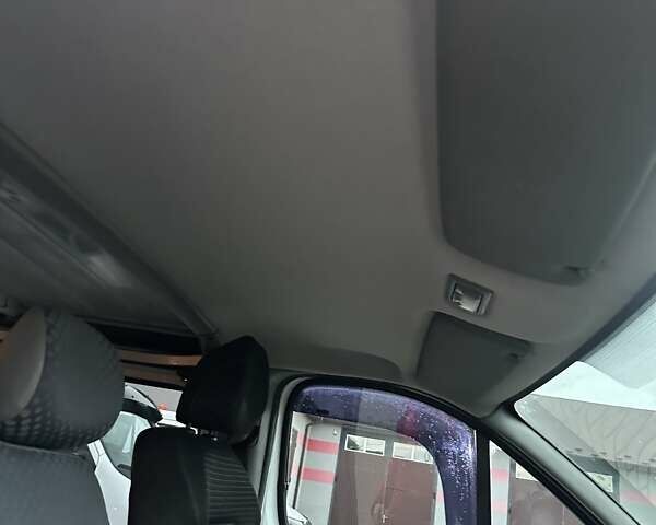Білий Опель Віваро, об'ємом двигуна 1.9 л та пробігом 245 тис. км за 8800 $, фото 22 на Automoto.ua