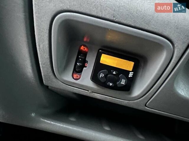 Білий Опель Віваро, об'ємом двигуна 1.9 л та пробігом 245 тис. км за 8800 $, фото 17 на Automoto.ua