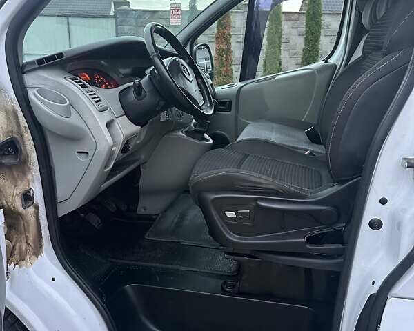 Білий Опель Віваро, об'ємом двигуна 1.9 л та пробігом 245 тис. км за 8800 $, фото 13 на Automoto.ua