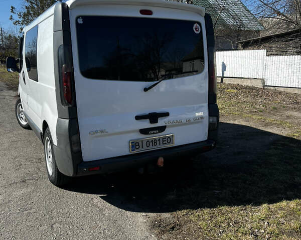 Белый Опель Виваро, объемом двигателя 1.9 л и пробегом 480 тыс. км за 7200 $, фото 2 на Automoto.ua