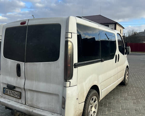 Белый Опель Виваро, объемом двигателя 1.9 л и пробегом 335 тыс. км за 6000 $, фото 5 на Automoto.ua