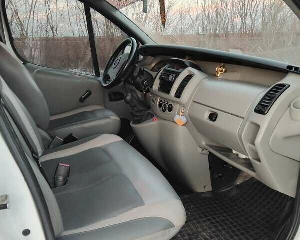 Белый Опель Виваро, объемом двигателя 1.9 л и пробегом 341 тыс. км за 7350 $, фото 8 на Automoto.ua