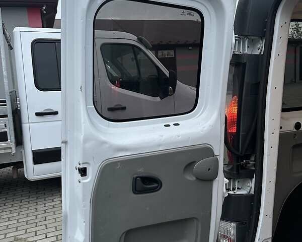 Білий Опель Віваро, об'ємом двигуна 1.9 л та пробігом 245 тис. км за 8800 $, фото 28 на Automoto.ua