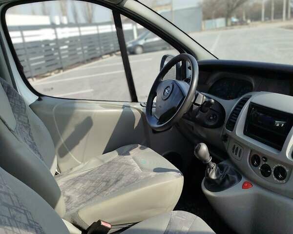 Белый Опель Виваро, объемом двигателя 1.9 л и пробегом 315 тыс. км за 7500 $, фото 5 на Automoto.ua