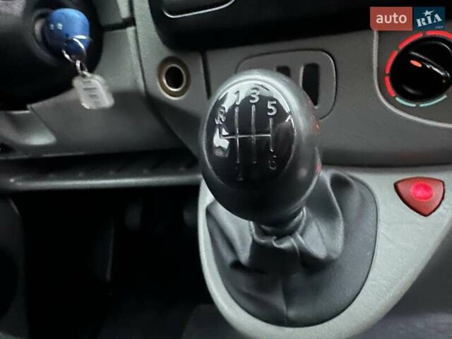 Білий Опель Віваро, об'ємом двигуна 1.9 л та пробігом 245 тис. км за 8800 $, фото 25 на Automoto.ua