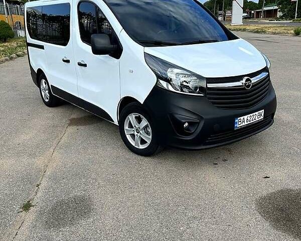 Білий Опель Віваро, об'ємом двигуна 1.9 л та пробігом 250 тис. км за 17000 $, фото 3 на Automoto.ua