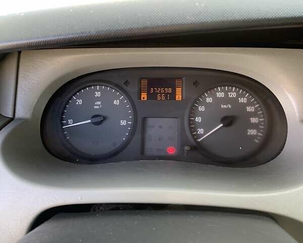 Белый Опель Виваро, объемом двигателя 2 л и пробегом 390 тыс. км за 7700 $, фото 8 на Automoto.ua