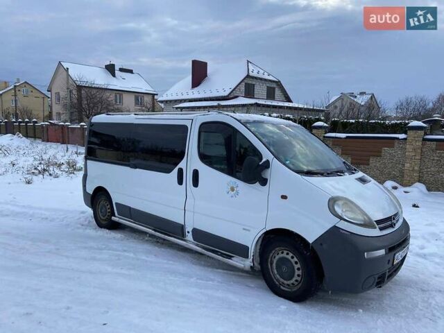 Белый Опель Виваро, объемом двигателя 2.5 л и пробегом 264 тыс. км за 8500 $, фото 5 на Automoto.ua