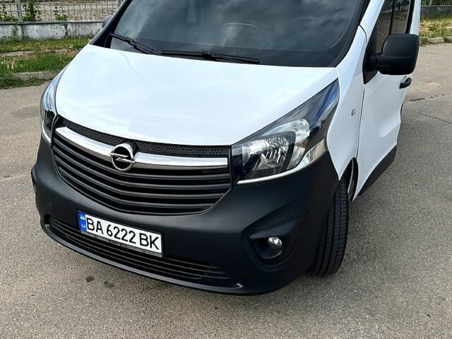 Белый Опель Виваро, объемом двигателя 1.9 л и пробегом 250 тыс. км за 17000 $, фото 1 на Automoto.ua