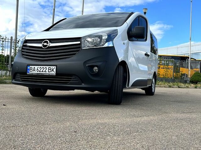 Белый Опель Виваро, объемом двигателя 1.9 л и пробегом 250 тыс. км за 17000 $, фото 5 на Automoto.ua