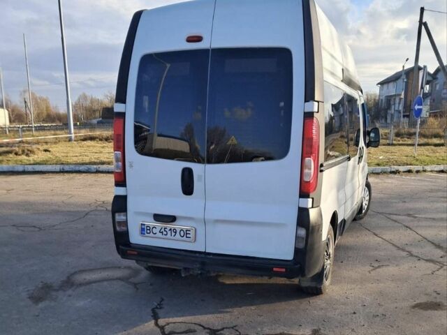 Белый Опель Виваро, объемом двигателя 2 л и пробегом 426 тыс. км за 7600 $, фото 2 на Automoto.ua