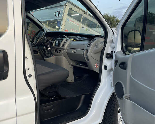 Білий Опель Віваро, об'ємом двигуна 1.9 л та пробігом 320 тис. км за 8700 $, фото 10 на Automoto.ua