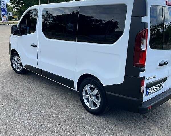 Білий Опель Віваро, об'ємом двигуна 1.9 л та пробігом 250 тис. км за 17000 $, фото 6 на Automoto.ua