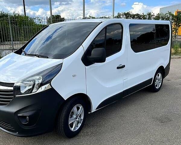 Білий Опель Віваро, об'ємом двигуна 1.9 л та пробігом 250 тис. км за 17000 $, фото 7 на Automoto.ua