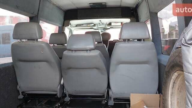 Белый Опель Виваро, объемом двигателя 2.46 л и пробегом 420 тыс. км за 8000 $, фото 5 на Automoto.ua