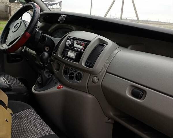 Белый Опель Виваро, объемом двигателя 1.87 л и пробегом 420 тыс. км за 9900 $, фото 7 на Automoto.ua