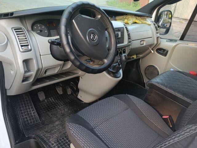 Білий Опель Віваро, об'ємом двигуна 2 л та пробігом 217 тис. км за 9200 $, фото 3 на Automoto.ua