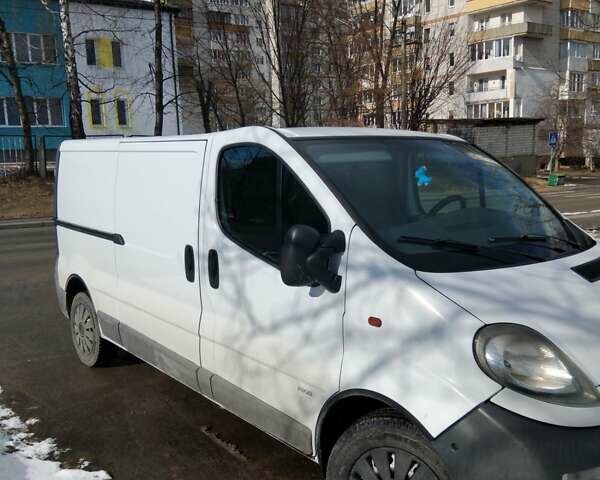 Белый Опель Виваро, объемом двигателя 1.87 л и пробегом 380 тыс. км за 5500 $, фото 1 на Automoto.ua
