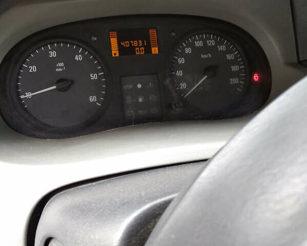 Белый Опель Виваро, объемом двигателя 1.9 л и пробегом 407 тыс. км за 8200 $, фото 5 на Automoto.ua