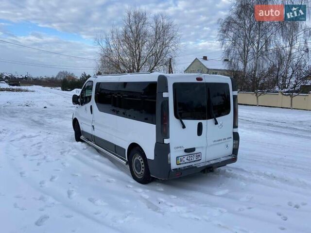 Белый Опель Виваро, объемом двигателя 2.5 л и пробегом 264 тыс. км за 8500 $, фото 6 на Automoto.ua