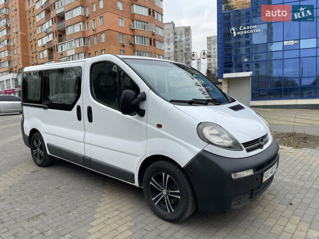 Белый Опель Виваро, объемом двигателя 1.9 л и пробегом 347 тыс. км за 7500 $, фото 2 на Automoto.ua