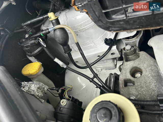 Белый Опель Виваро, объемом двигателя 1.87 л и пробегом 364 тыс. км за 5700 $, фото 15 на Automoto.ua