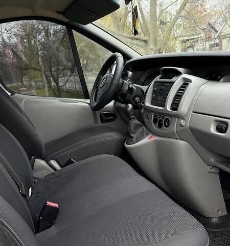 Белый Опель Виваро, объемом двигателя 1.9 л и пробегом 213 тыс. км за 9000 $, фото 2 на Automoto.ua