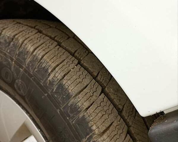 Белый Опель Виваро, объемом двигателя 1.87 л и пробегом 420 тыс. км за 9900 $, фото 11 на Automoto.ua