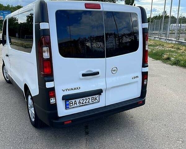 Білий Опель Віваро, об'ємом двигуна 1.9 л та пробігом 250 тис. км за 17000 $, фото 2 на Automoto.ua
