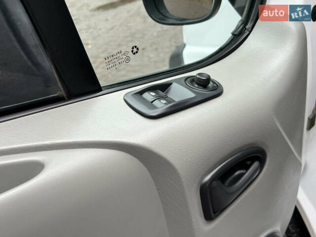 Білий Опель Віваро, об'ємом двигуна 1.9 л та пробігом 370 тис. км за 8350 $, фото 44 на Automoto.ua