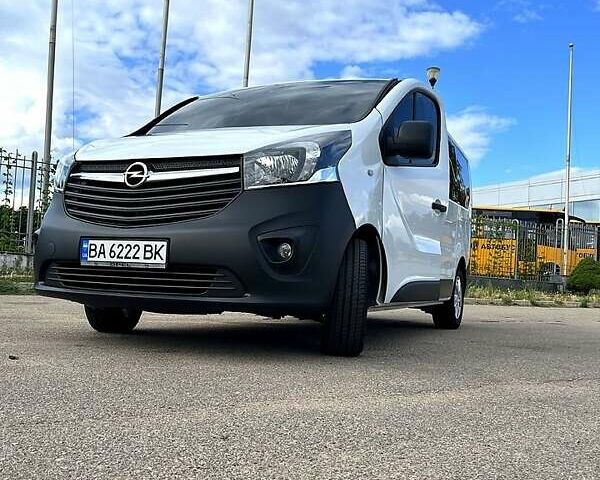 Білий Опель Віваро, об'ємом двигуна 1.9 л та пробігом 250 тис. км за 17000 $, фото 4 на Automoto.ua