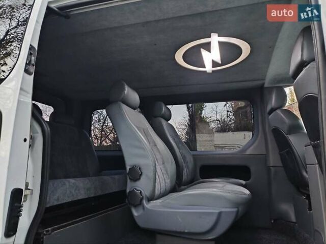 Білий Опель Віваро, об'ємом двигуна 1.9 л та пробігом 212 тис. км за 8200 $, фото 8 на Automoto.ua