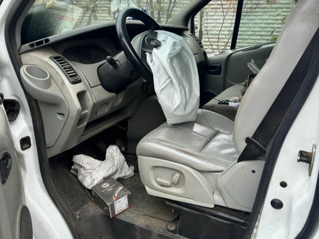 Белый Опель Виваро, объемом двигателя 1.9 л и пробегом 389 тыс. км за 3700 $, фото 1 на Automoto.ua