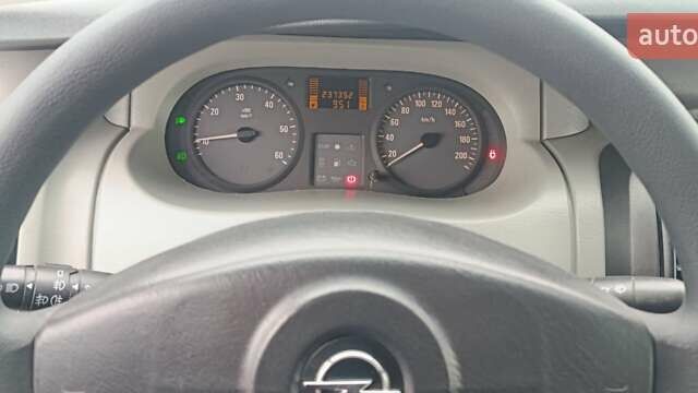 Белый Опель Виваро, объемом двигателя 1.9 л и пробегом 237 тыс. км за 8800 $, фото 15 на Automoto.ua