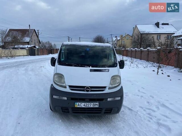 Белый Опель Виваро, объемом двигателя 2.5 л и пробегом 264 тыс. км за 8500 $, фото 3 на Automoto.ua