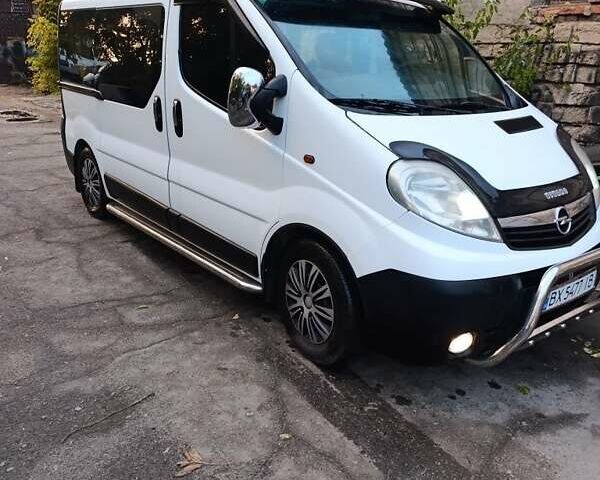 Белый Опель Виваро, объемом двигателя 2 л и пробегом 217 тыс. км за 9200 $, фото 7 на Automoto.ua