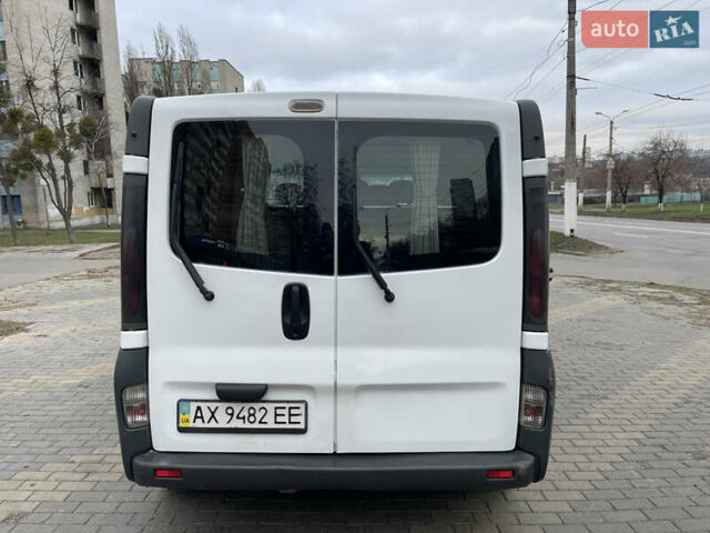 Белый Опель Виваро, объемом двигателя 1.9 л и пробегом 347 тыс. км за 7500 $, фото 5 на Automoto.ua