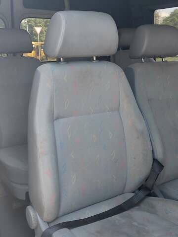 Белый Опель Виваро, объемом двигателя 2.46 л и пробегом 420 тыс. км за 8000 $, фото 6 на Automoto.ua