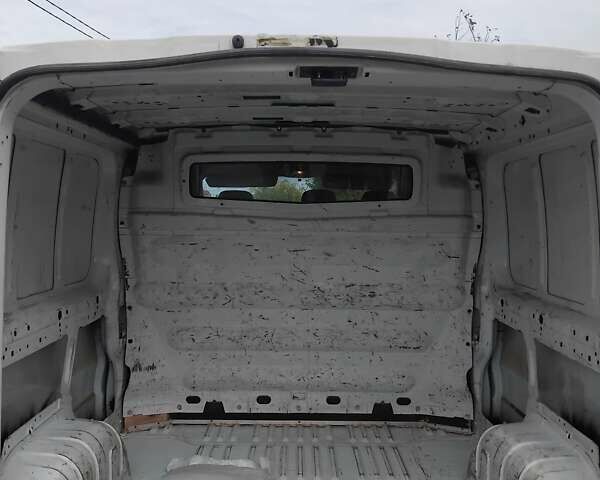 Білий Опель Віваро, об'ємом двигуна 1.87 л та пробігом 400 тис. км за 5800 $, фото 2 на Automoto.ua