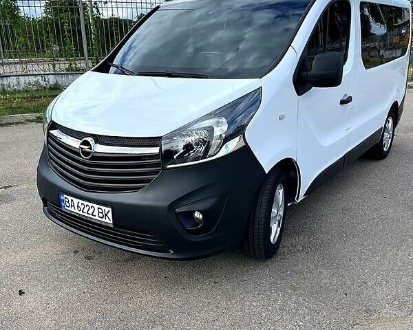 Білий Опель Віваро, об'ємом двигуна 1.9 л та пробігом 250 тис. км за 17000 $, фото 1 на Automoto.ua