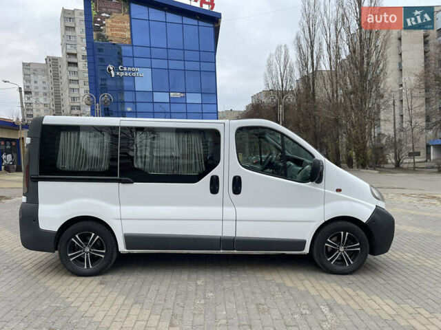 Белый Опель Виваро, объемом двигателя 1.9 л и пробегом 347 тыс. км за 7500 $, фото 3 на Automoto.ua