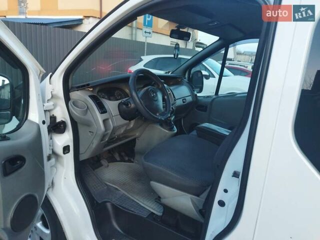 Білий Опель Віваро, об'ємом двигуна 1.9 л та пробігом 250 тис. км за 7400 $, фото 2 на Automoto.ua