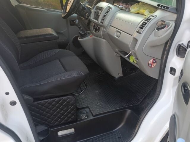 Білий Опель Віваро, об'ємом двигуна 2 л та пробігом 217 тис. км за 9200 $, фото 7 на Automoto.ua