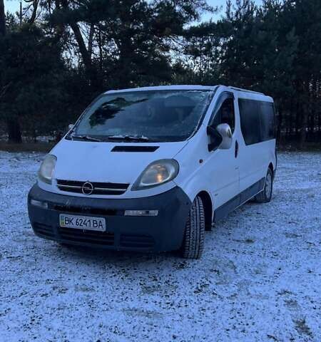Белый Опель Виваро, объемом двигателя 1.87 л и пробегом 381 тыс. км за 7500 $, фото 1 на Automoto.ua