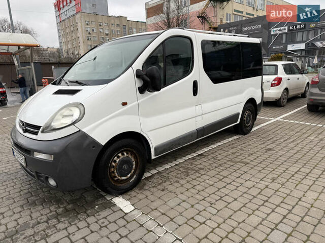 Белый Опель Виваро, объемом двигателя 1.9 л и пробегом 273 тыс. км за 8500 $, фото 2 на Automoto.ua