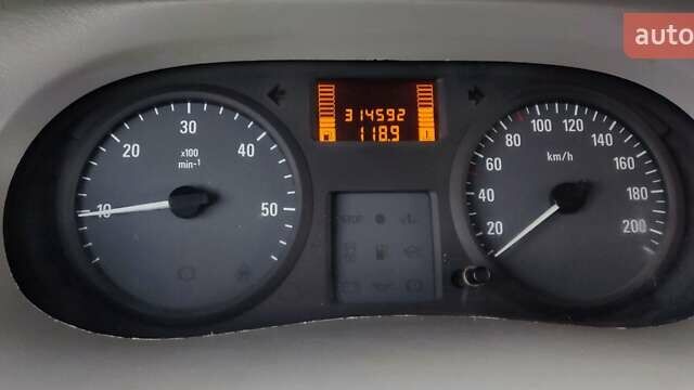 Белый Опель Виваро, объемом двигателя 2 л и пробегом 314 тыс. км за 7999 $, фото 51 на Automoto.ua