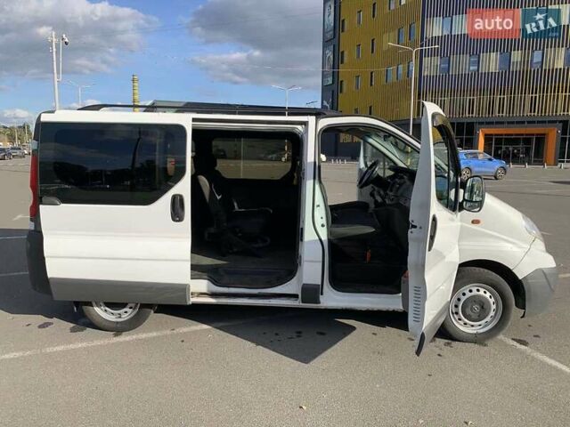 Белый Опель Виваро, объемом двигателя 2 л и пробегом 390 тыс. км за 7700 $, фото 12 на Automoto.ua