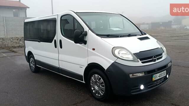 Белый Опель Виваро, объемом двигателя 1.9 л и пробегом 237 тыс. км за 8800 $, фото 2 на Automoto.ua